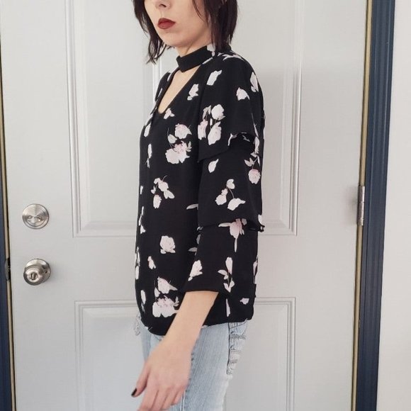 Black and Pink Floral Bell Sleeve Top - Picture 2 of 4